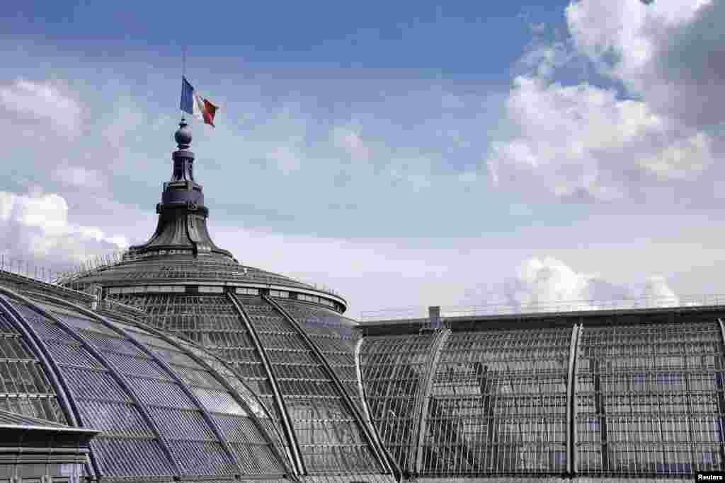 President François Hollande announced three days of mourning and ordered that flags on government buildings across France fly at half-staff for three days after the death of 118 people, including 54 French nationals, in the crash of Air Algerie flight AH5017 in Mali, in Paris, July 28, 2014.