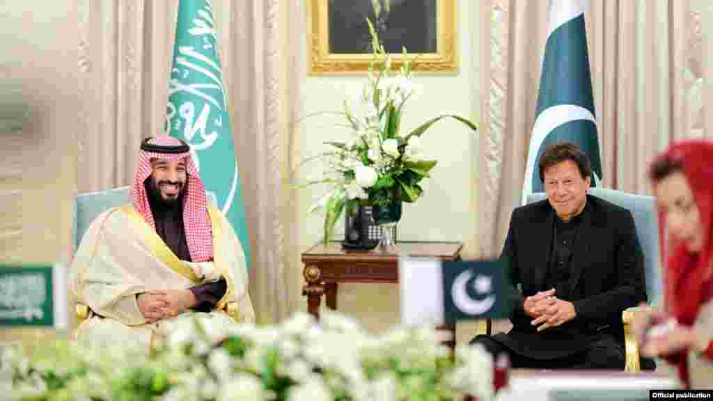  شہزادہ محمد بن سلمان نے عمران خان کو مخاطب کرتے ہوئے کہا، جناب وزیر اعظم، آپ مجھے سعودی عرب میں پاکستان کا سفیر سمجھیں۔