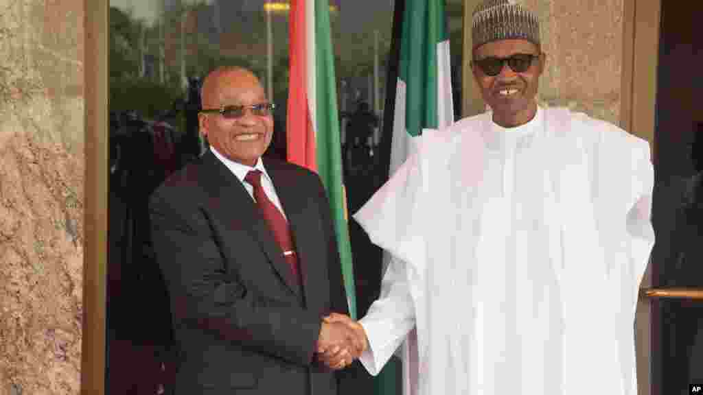 Shugaba Buhari tare da takwaransa Jacob Zuma, bayan da ya kawo ziyarar aiki Najeriya.