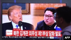 16일 서울역 대기실에 설치된 TV 화면에 북한 김계관 외무성 제1부상의 담화 발표 속보가 나오고 있다. 김 부상은 담화문에서 미-북 정상회담을 재검토할 수 있다는 입장을 밝혔다. 
