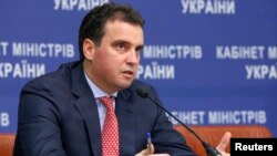 Ukraine's Economy Minister Aivaras Abromavicius speaks during a news conference in Kyiv, Dec.10, 2014. 