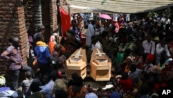 Maziko ya wanafunzi waliouawa na Waasi nchini Uganda.