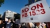Ley en Mississippi permite negar servicios a gays