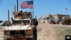 Un véhicule blindé des forces américaines, à Manbij, au nord de la Syrie, mercredi 4, 2018. (Photo AP / Hussein Malla)