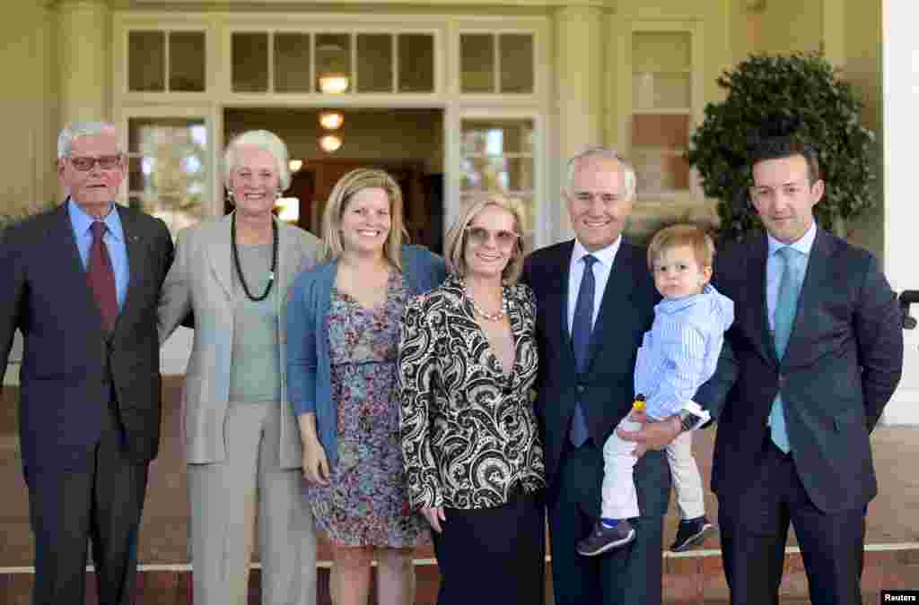 Malcolm Turnbull (3rd from right) poses with members of his family after being sworn in as Australia's 29th prime minister at Government House in Canberra, Sept. 15, 2015. 