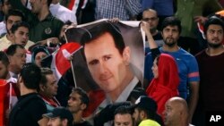 Des supporters de Bachar al-Assad dans un stade de Téhéran, le 5 septembre 2017