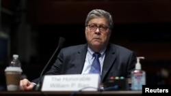 El secretario de Juticia de EE.UU., William Barr, testifica ante la Comisión Judicial de la Cámara de Representantes de EE.UU., el martes, 28 de julio de 2020, en Washington, D.C.