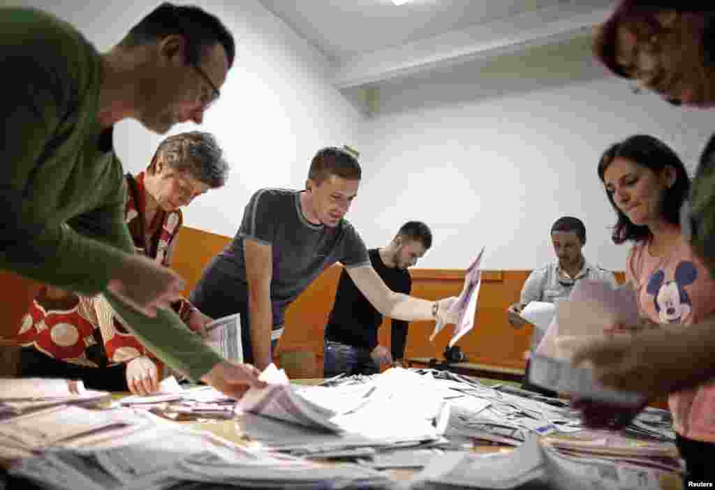 Election Commission officials sort through votes in the central Bosnian town of Zenica, Oct. 12, 2014.