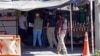 Miembros de la Unidad de Investigación Criminal del estado de Guanajuato realizan una investigación en una zona comercial en Guanajuato, México, donde ocho personas fueron asesinadas la noche del pasado sábado por un grupo de varios hombres armados el 1 de diciembre de 2024. AFP