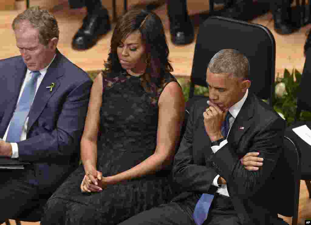 Shugaba Barack Obama Ya Karrama 'Yan Sanda Biyar a Dallas.