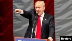 "Voy a ganar estados que nadie más puede. Y cuando me enfoque en Hillary, como yo digo 'la tramposa Hillary'...ella va a ser derrotada".