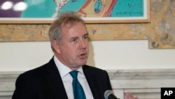 Britanski ambasador u SAD Kim Derok