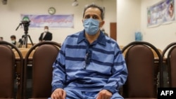 Jamshid Sharmahd, pembangkang politik Jerman keturunan Iran, saat menghadiri persidangan di Teheran (foto: dok). 