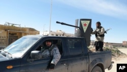 Des militants de l'Etat islamique en Syrie (AP)