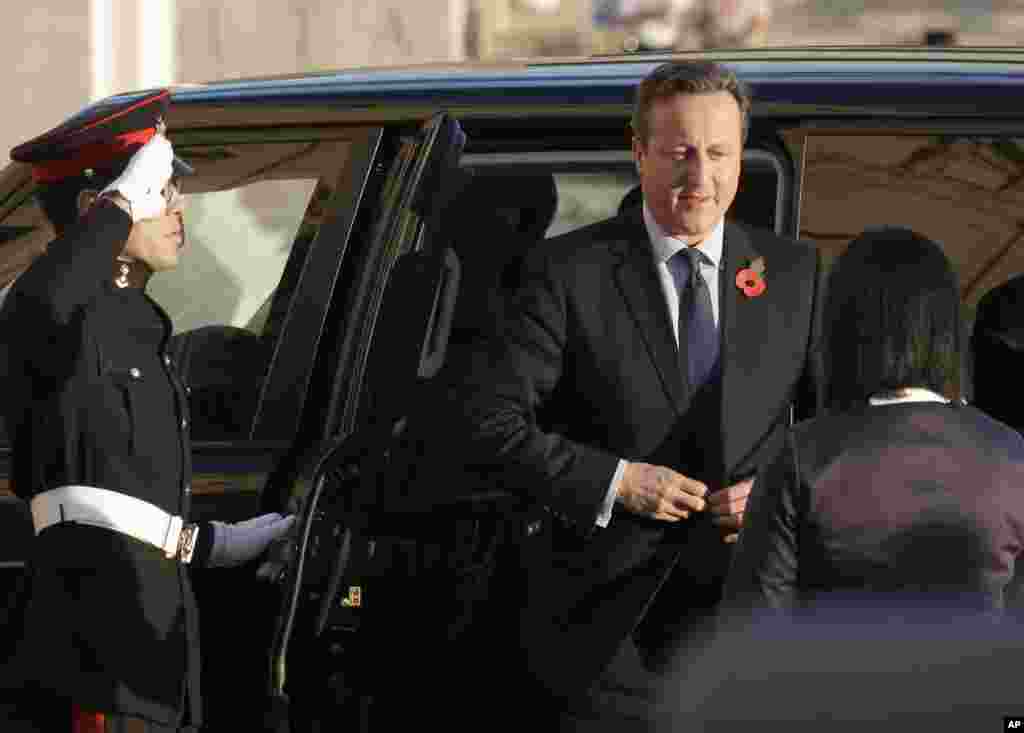 Le Premier ministre britannique David Cameron arrive au palais Auberge de Castille, à l'occasion du sommet de l'Union européenne et les dirigeants africains informel sur la migration tenue à La Valette, Malte, 11 novembre 2015. 