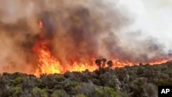 Incendie sur le mont Kilimandjaro en Tanzanie, le lundi 12 octobre 2020 (photo d'archives).