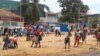 Zungueiras nas ruas de Luanda
