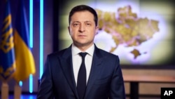 Украинскиот претседател, во телевизиско обраќање вчера, рече дека руската закана за суверенитетот на Украина го натерала да ги повика резервистите на активна должност, но, рече дека цивилите треба да продолжат со нивниот нормален живот