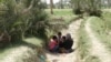 Displaced Iraqis from Ramadi wait in the open, as security forces close the Bzebiz bridge for security reasons, to prevent them from crossing to the capital, May 18, 2015.