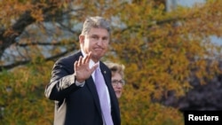 Los demócratas necesitan el respaldo del senador Joe Manchin para poder aprobal el proyecto de medidas sociales y climáticas del presidente de EE. UU. Joe Biden.