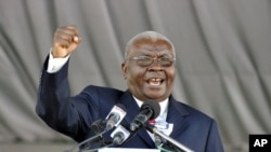 Presidente de Moçambique, Armando Guebuza durante um comício (Arquivo)