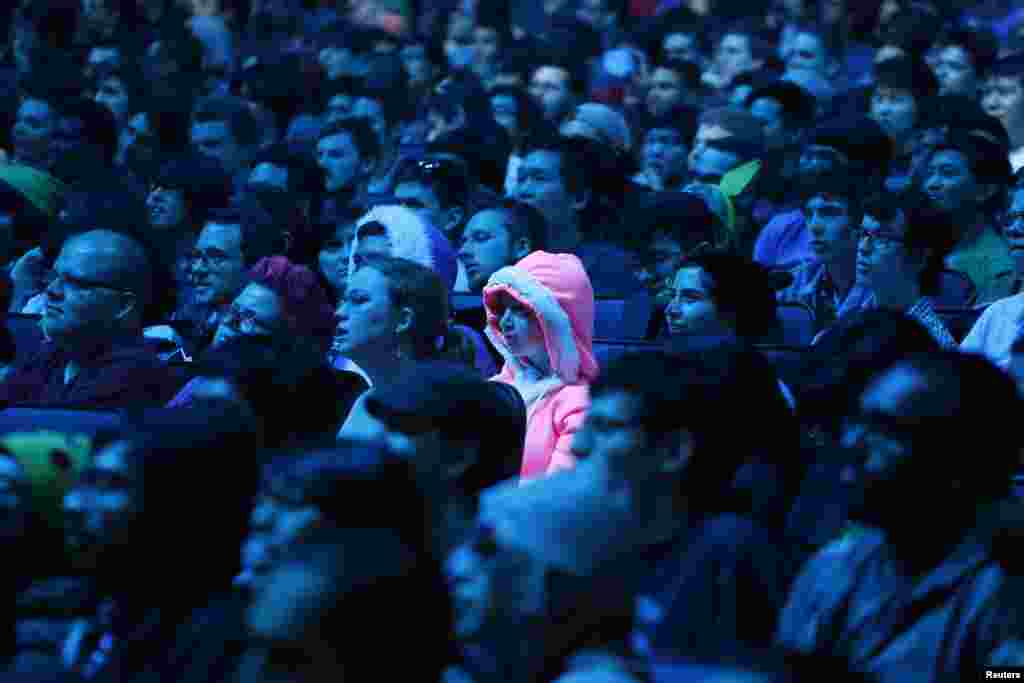 Gaming enthusiasts watch a Nintendo Super Smash Bros. invitational tournament at the 2014 Electronic Entertainment Expo, known as E3, in Los Angeles, California, June 10, 2014.