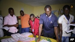 Decompte des voix lors de la présidentielle de 2015 en Guinée.