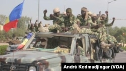 Militaires au Tchad (VOA/André Kodmadjingar)