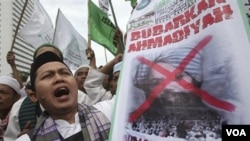 Unjuk rasa aktivis muslim di Jakarta menuntut pembubaran Ahmadiyah (foto: dok). Menurut LSM, kekerasan atas nama agama di Indonesia terus naik jumlahnya dari tahun ke tahun.