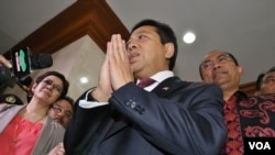 Ketua DPR Setya Novanto usai memberikan keterangan pada sidang MKD yang dilakukan tertutup di Jakarta hari Senin 7/12 (VOA/Fathiyah).