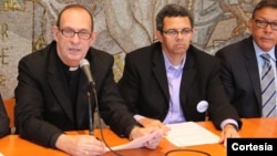 Activistas religiosos como el padre Eugenio Hoyos junto a Gustavo Torres, presidente de Casa en Acción se unen a líderes sindicales y organizaciones comunitarias para convocar a una marcha en Washington para el 8 de octubre.