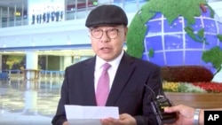 Choe In-guk membaca pernyataan setibanya di Bandara Internasional Pyongyang, 6 JUli 2019. (Foto: videograb/Uriminzokkiri website)