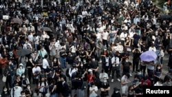 香港示威者聚集在港岛中心地区抗议。（2019年11月11日）