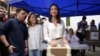 María Corina Machado junto a sus hijos al votar en la primaria presidencial de la oposición. 