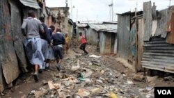 Les conditions de nombreuses écoles laissent à désirer et de nombreux parents ne peuvent pas payer les frais scolaires, même faible pour leurs enfants, Nairobi, Kenya, 2 juin 2015. 