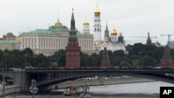 Gedung pemerintah Rusia, Kremlin di Moskow (foto: ilustrasi). AS menuduh intelijen Rusia menyebarkan disinformasi tentang pandemi Covid-19. 