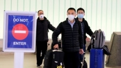 ARCHIVO-Pasajeros de Shanghai arriban al aeropuerto Internacional de Los Angeles, antes que se impusieran restricciones por el coronavirus. Enero 26 de 2020.