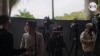 Periodistas venezolanos cubren una rueda de prensa del líder opositor venezolano Juan Guaidó en Caracas, el 29 de abril de 2021.
