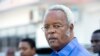 Le candidat à l'élection présidentielle du parti d'opposition Chadema, Edward Lowassa, quitte une conférence de presse à Dar es Salaam, le 29 octobre 2015. (Photo de Daniel Hayduk / AFP)