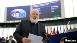 Frans Timmermans, vicepresidente de la Comisión Europea, dice que el presidente Donald Trump está comprometiéndose más con el cambio climático.