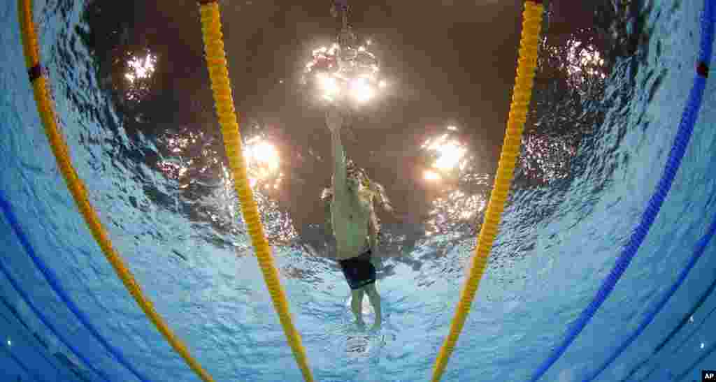 Michael Phelps competes in the men's 4x200-meter freestyle relay swimming final at the Aquatics Centre in the Olympic Park during the 2012 Summer Olympics in London, July 31, 2012.