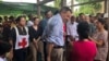 ICRC ဥက္ကဋ္ဌ ရခိုင်ပြည်နယ်အတွင်းက ဒေသခံများနဲ့ တွေ့ဆုံစဉ်။ (ဓာတ်ပုံ-ICRC)