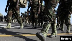  Les membres de la Brigade en attente de l'Afrique de l'Est de l'Ouganda.