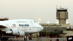 ARSIP - Boeing 747 tampak terparkir di Bandara Mehrabad Teheran. Boeing sedang menegosiasikan penjualan 100 pesawat komersial ke Iran.