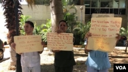 Trabajadores del sector de la salud de Venezuela se han organizado para protestar por los bajos salarios que según sostienen, no les alcanzan ni para cubrir el costo del transporte.