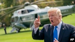 Le président Donald Trump parle aux journalistes à Washington, le 25 octobre 2017.
