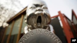 北京“798”藝術區內一座刻有“中國製造”的雕塑。（資料圖片）