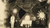 1924年6月16日黄埔开学典礼当天孙中山、宋庆龄、蒋介石等人合影 (VOA视频截图)