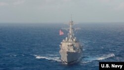 지난 25일 남중국해를 항해하고 있는 미 해군 구축함 USS 라센 호. (자료사진)