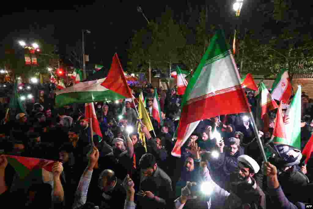 په تهران کې د بریتانیا د سفارت مخې ته د ایران له خوا پر اسرائیل تر بریدونو وروسته مظاهره 
